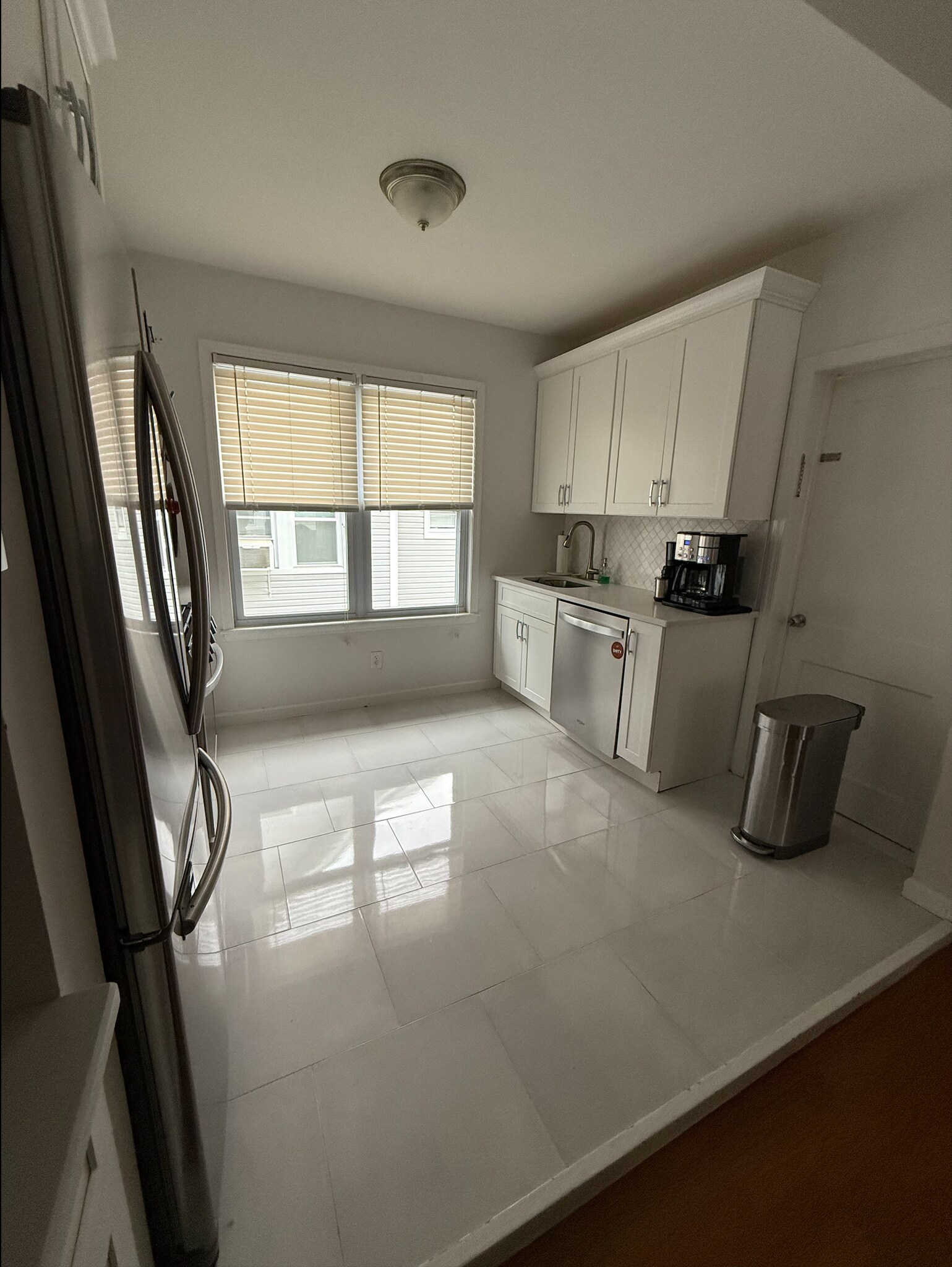 Kitchen - 100 Lincoln St