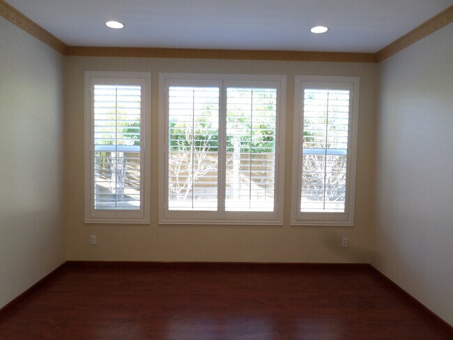 Building Photo - Gorgeous 4 bedroom 2.5 bath Temecula Home ...