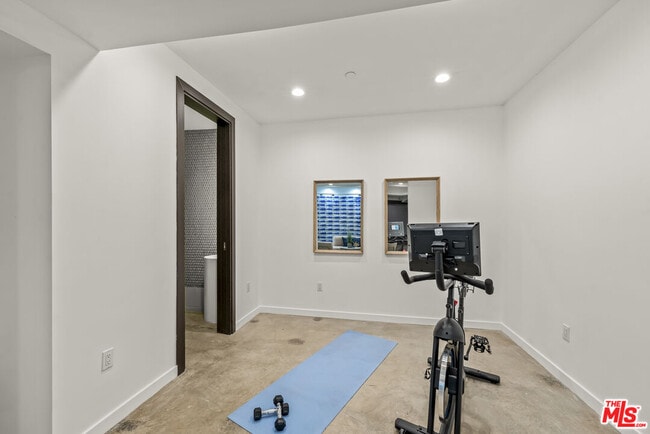 Building Photo - 1847 Coldwater Canyon Dr