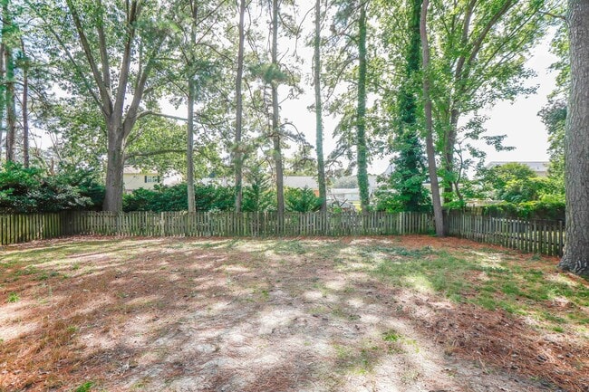 Building Photo - Elizabeth Lake Estates