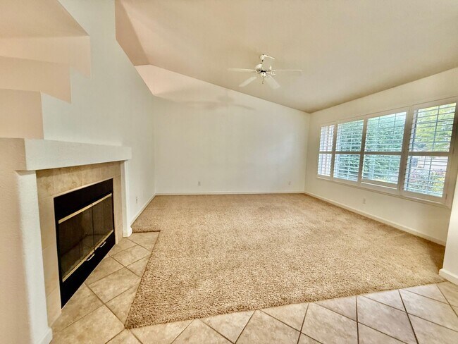 Building Photo - Great home available NOW