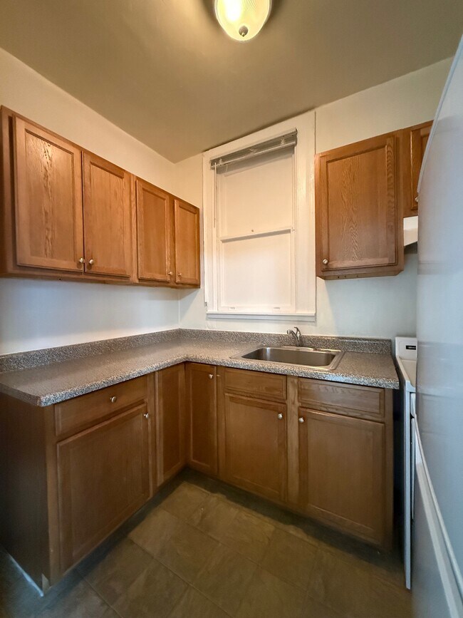 Building Photo - 694 Bush St