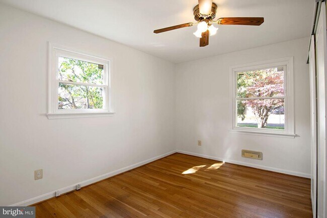 Building Photo - 6807 Dean Dr