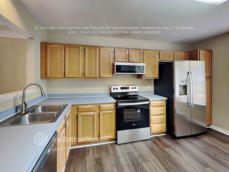 Building Photo - 2225 Sloan Dr