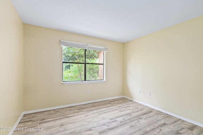 Building Photo - 225 S Tropical Trail