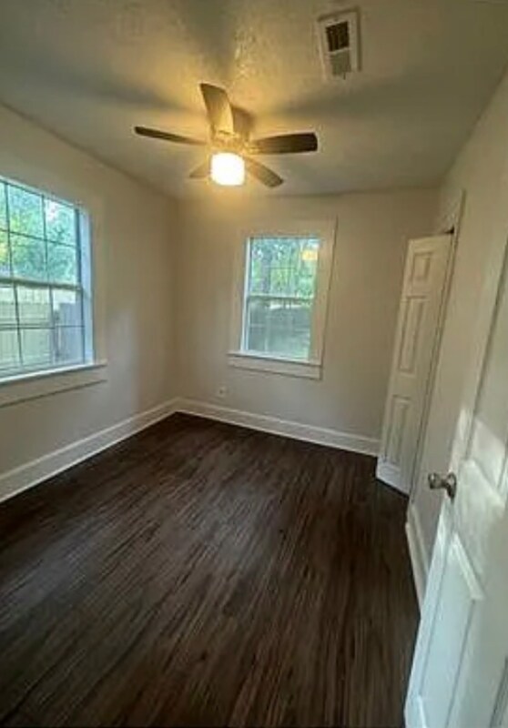 Building Photo - 2219 Locust St