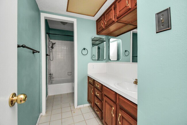 Building Photo - 403 Westwood Dr