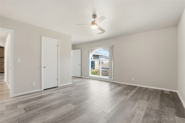 Building Photo - 7450 N 117th E Ave