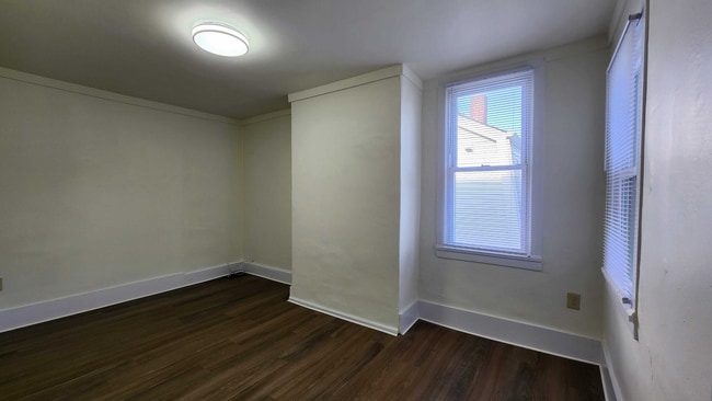 Building Photo - 121 Bausman St