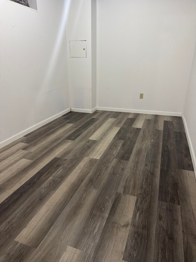 Building Photo - 816 S 115th St