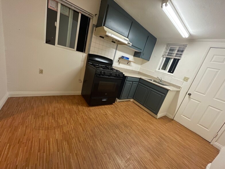 Building Photo - 8832 Mission Dr