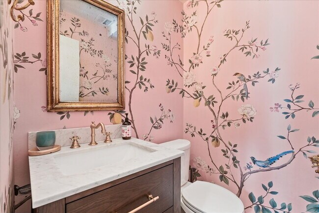 Building Photo - Unique 3BR / 1.5BA Mid-Century Townhome in Reston’s Iconic Hickory Cluster