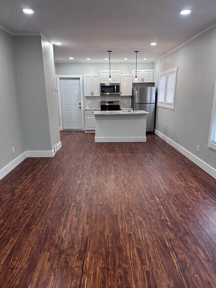 Building Photo - 302 Abell Ave