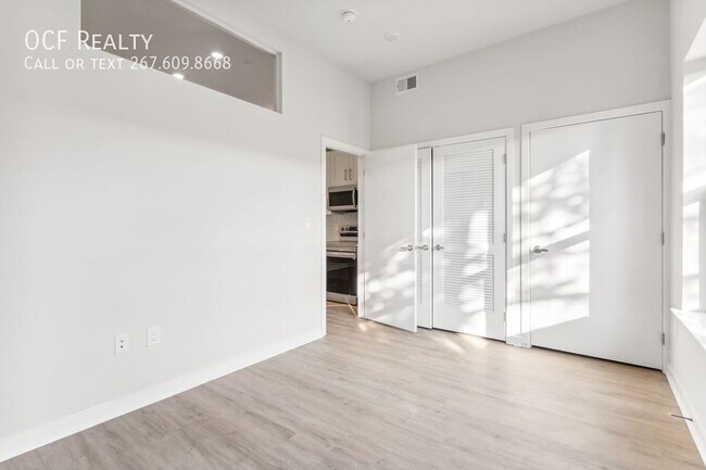 Building Photo - Modern Grays Ferry Apartment