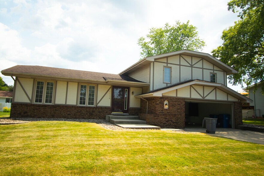 Primary Photo - 1115 Sioux Dr
