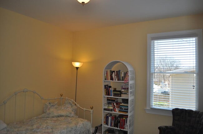 Building Photo - 1607 Chamberlain Ave.