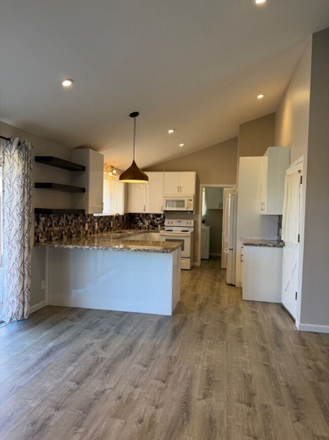 Building Photo - 75 Kaupea St