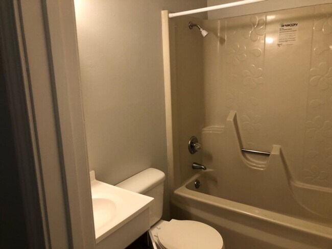 Building Photo - Remarkable Value. Unbeatable Location