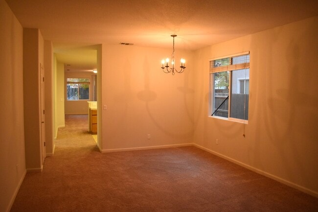 Building Photo - 570 Barclay Way