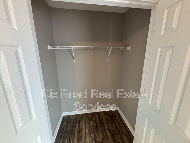 Building Photo - 209 Wexford Dr