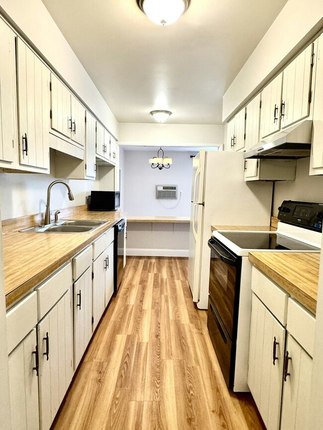 Building Photo - 510 W Eastman St