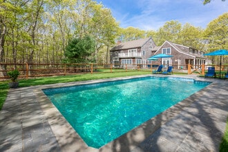 Building Photo - 221 Merchants Path