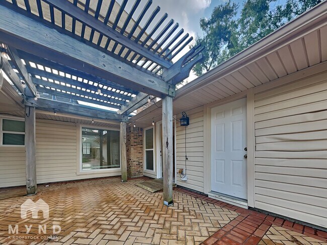 Building Photo - 4003 Highknoll Ln