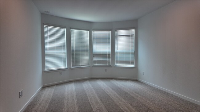 Building Photo - 15645 Maple