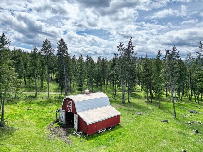 Building Photo - Private Country Living on 20 Acres in Somers