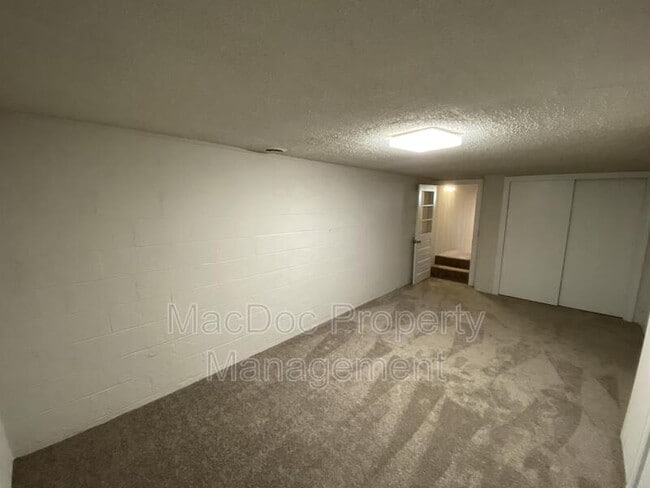 Building Photo - 1705 Bragg Rd