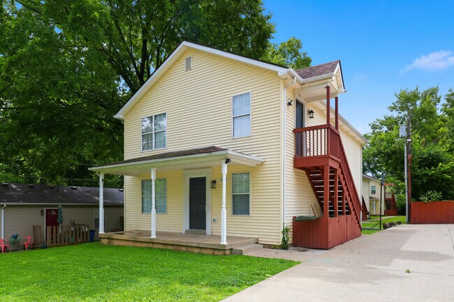Building Photo - 297 Young St