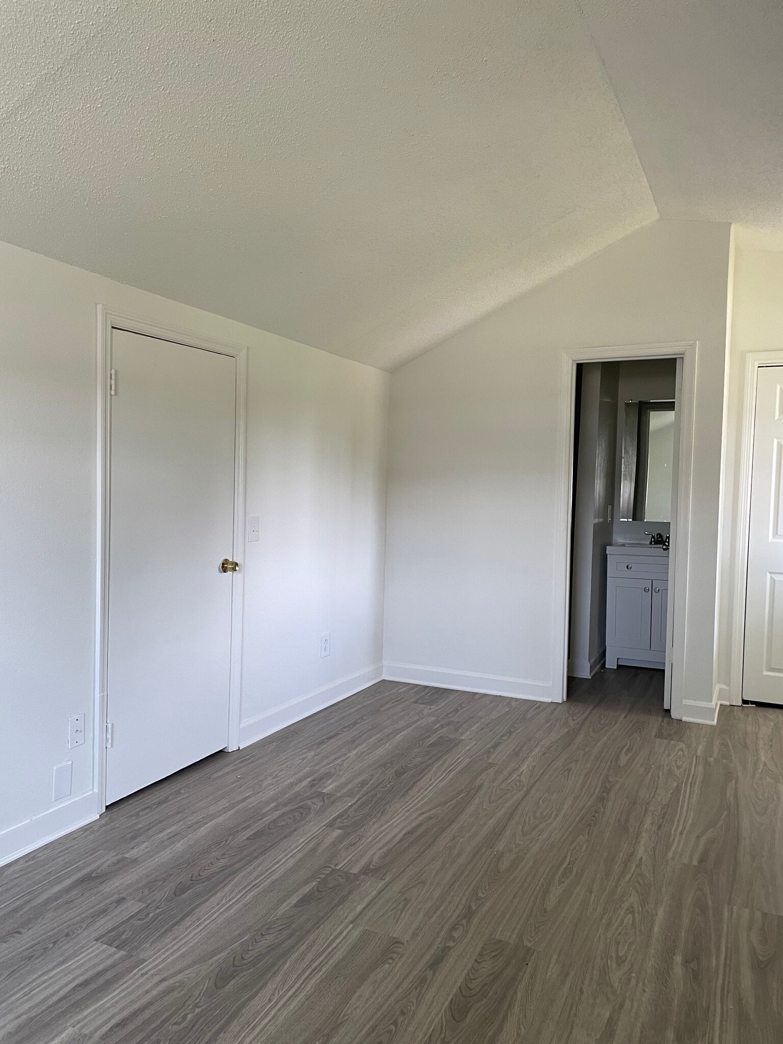 Upstairs Bedroom - 401 S 2nd Ave