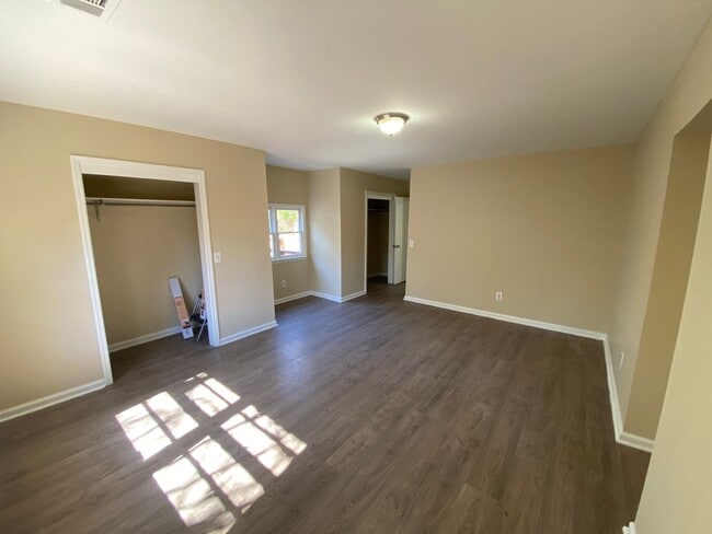 Building Photo - 5 Bedroom / 2 Bathroom Home for Rent in Columbus, GA 31906