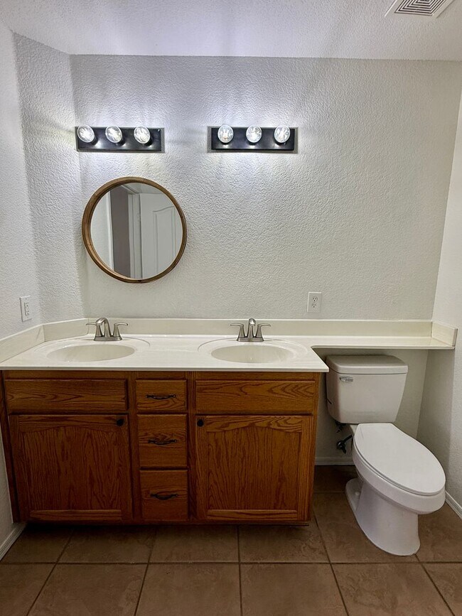 Building Photo - 3108 S Ragen Dr