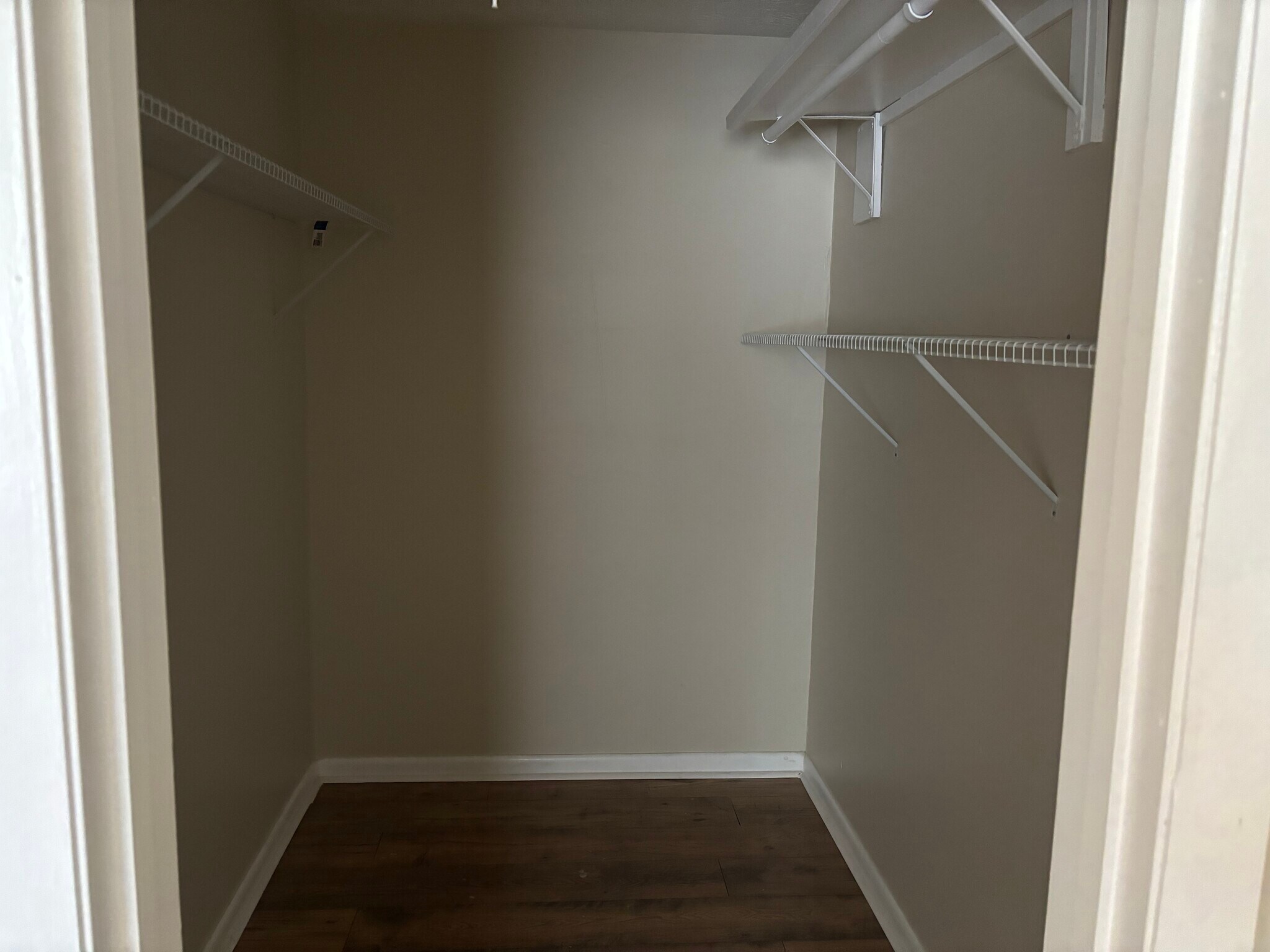Building Photo - 923 Pine Oak Trl