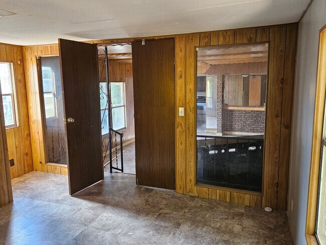 Building Photo - 2 bed 2 bath mobile home for rent $800