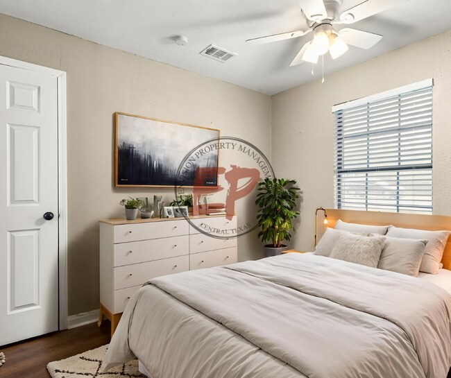 Building Photo - 521 Jancy Dr