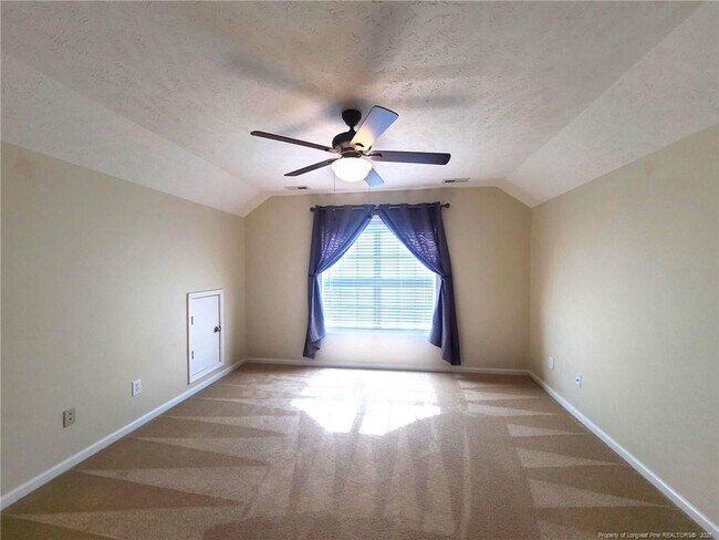 Building Photo - 123 Royal Briar Ct