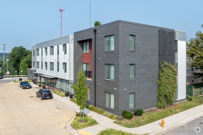 Primary Photo - Flamingo Place Apartments