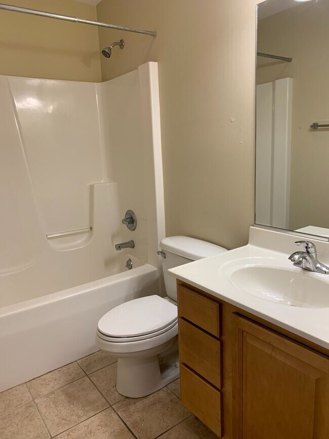 Building Photo - 3-bed, 2.5-bath townhouse in Tolono!