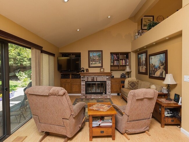 Building Photo - 4 br, 2.5 bath House - 104 Woodranch Circle