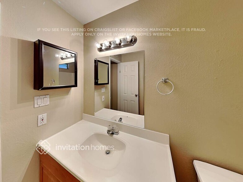 Building Photo - 4107 W Desert Hills Dr