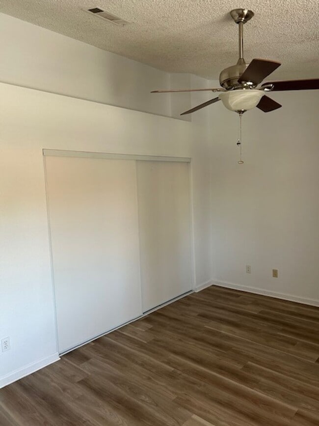 Building Photo - knollridge