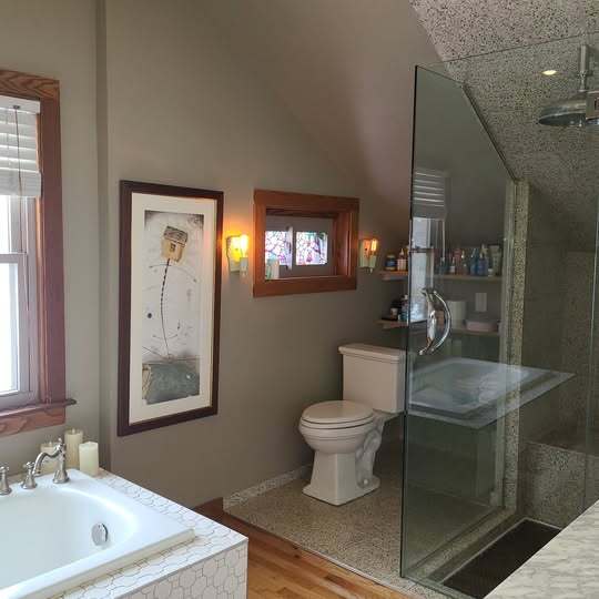 Master Bath - 528 19th Ave NE