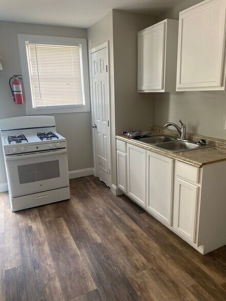 Kitchen - 2811 Tecumseh St
