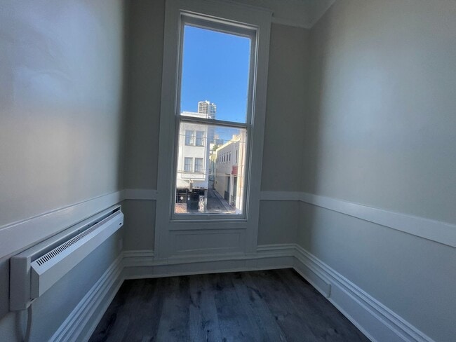 Building Photo - 1430 Stockton St