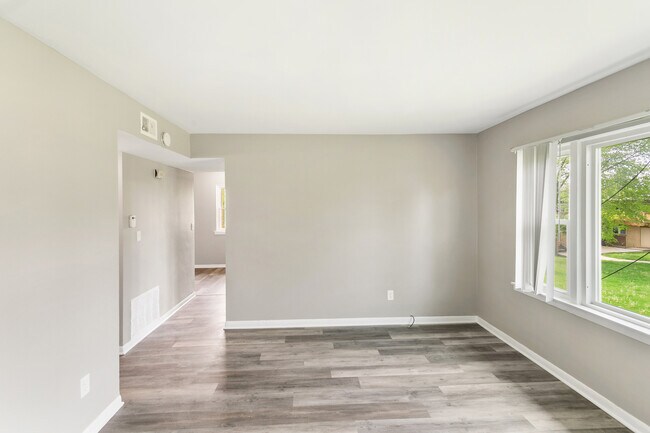 Building Photo - 1021 Tollview Ave
