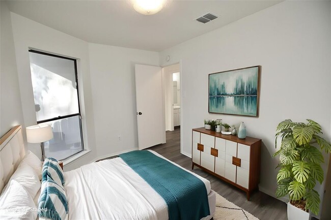 Building Photo - 14415 Robert I Walker Blvd