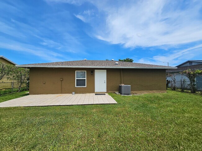 Building Photo - 641 SW 83rd Ave