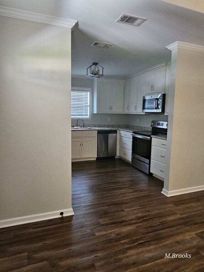 Building Photo - 1704 Almond Tree Pl
